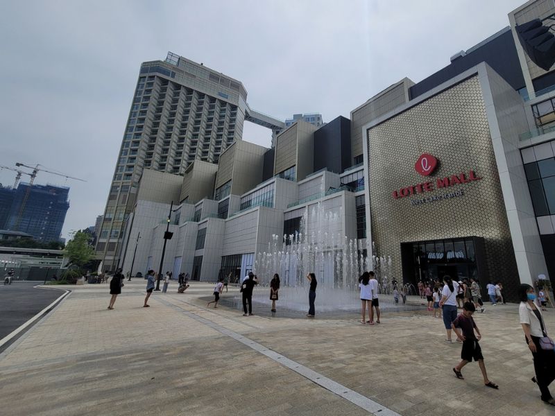 Lotte Mall Tây Hồ là địa điểm du lịch Hà Nội ngày càng lớn mạnh