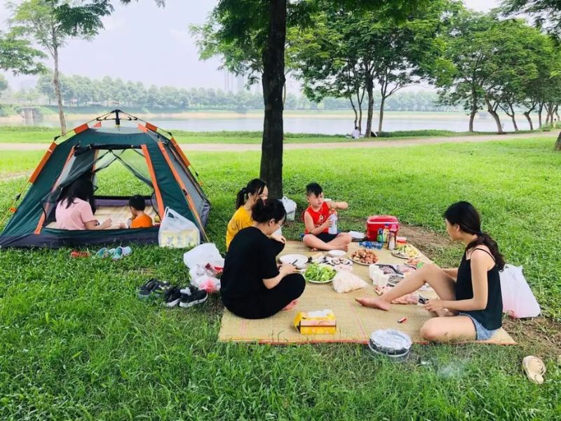 Những vật dụng khi đi cắm trại - Thảm picnic