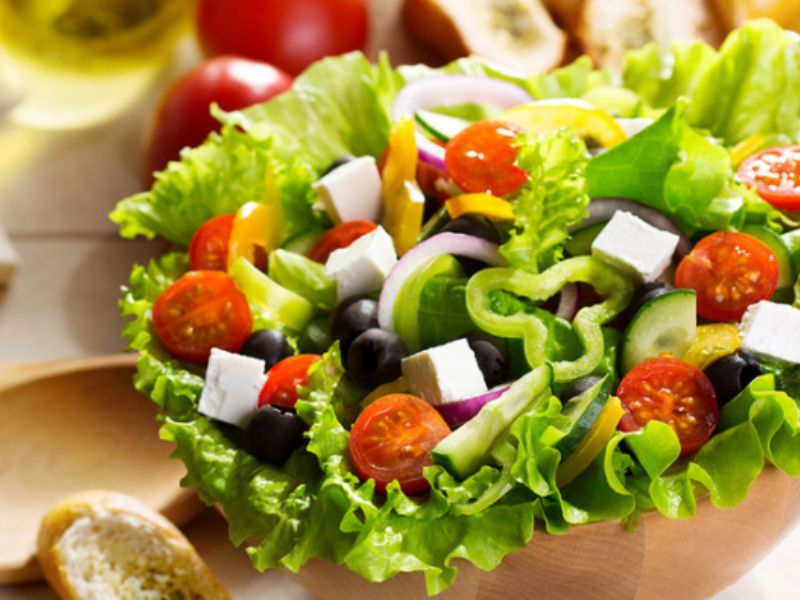 Salad rau củ là một món ăn sáng giảm cân nhanh 